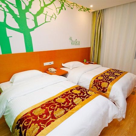 Vatica Shanghai Pudong Airport Town Renmintang Road Hotel Exterior foto